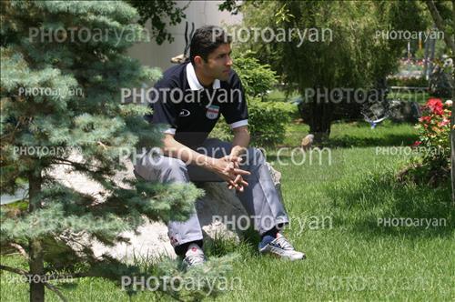 <span style='background: #33747a;box-shadow: 2px 3px 5px black;font-weight: 300;font-size: 10px;border-radius: 2px;margin: 2px;color: #fff;padding: 2px 5px;font - size: 10px;line - height: 22px; '>وحید هاشمیان</span> 