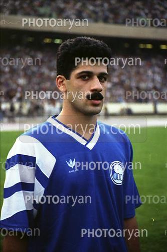 <span style='background: #33747a;box-shadow: 2px 3px 5px black;font-weight: 300;font-size: 10px;border-radius: 2px;margin: 2px;color: #fff;padding: 2px 5px;font - size: 10px;line - height: 22px; '>مسعود غفوریهای اصل</span> 