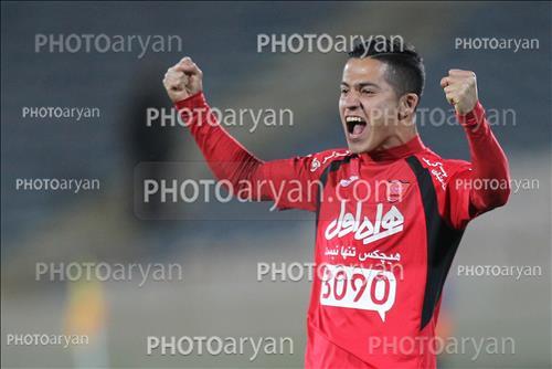 <span style='background: #33747a;font-weight: 300;font-size: 10px;box-shadow: 2px 3px 5px black;border-radius: 2px;margin: 2px;color: #fff;padding: 2px 5px;font - size: 10px;line - height: 22px; '>حمید طاهرخانی</span> 