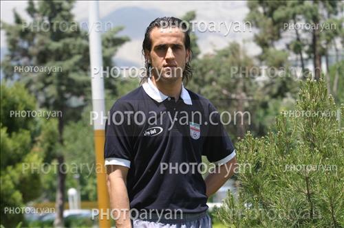 <span style='background: #33747a;font-weight: 300;font-size: 10px;box-shadow: 2px 3px 5px black;border-radius: 2px;margin: 2px;color: #fff;padding: 2px 5px;font - size: 10px;line - height: 22px; '>علی کریمی Ali Karimi</span> 