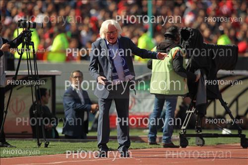 <span style='background: #33747a;box-shadow: 2px 3px 5px black;font-weight: 300;font-size: 10px;border-radius: 2px;margin: 2px;color: #fff;padding: 2px 5px;font - size: 10px;line - height: 22px; '>وینفرد شفر</span> 