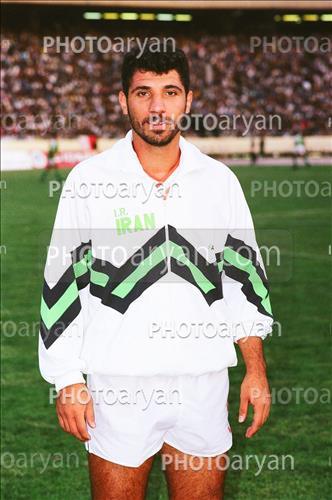 <span style='background: #33747a;font-weight: 300;font-size: 10px;box-shadow: 2px 3px 5px black;border-radius: 2px;margin: 2px;color: #fff;padding: 2px 5px;font - size: 10px;line - height: 22px; '>مجتبی محرمی</span> 