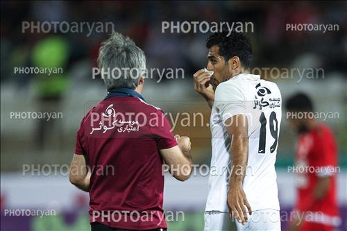 <span style='background: #33747a;font-weight: 300;font-size: 10px;box-shadow: 2px 3px 5px black;border-radius: 2px;margin: 2px;color: #fff;padding: 2px 5px;font - size: 10px;line - height: 22px; '>وحید امیری</span> 