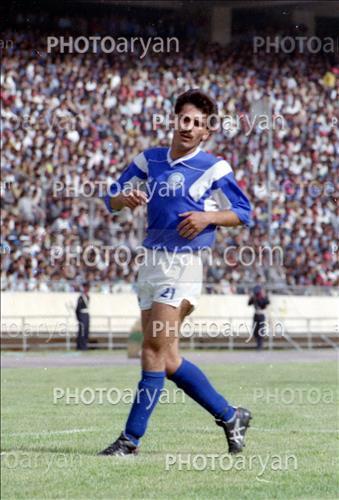 <span style='background: #33747a;font-weight: 300;font-size: 10px;box-shadow: 2px 3px 5px black;border-radius: 2px;margin: 2px;color: #fff;padding: 2px 5px;font - size: 10px;line - height: 22px; '>میرشاد ماجدی</span> 