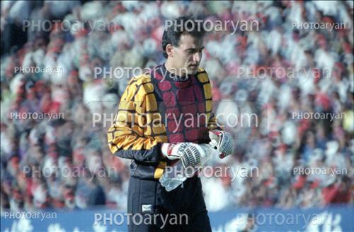 <span style='background: #33747a;box-shadow: 2px 3px 5px black;font-weight: 300;font-size: 10px;border-radius: 2px;margin: 2px;color: #fff;padding: 2px 5px;font - size: 10px;line - height: 22px; '>علیرضا دلیخون</span> 