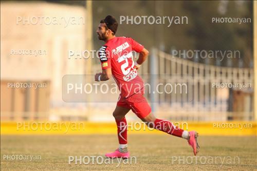 <span style='background: #33747a;font-weight: 300;font-size: 10px;box-shadow: 2px 3px 5px black;border-radius: 2px;margin: 2px;color: #fff;padding: 2px 5px;font - size: 10px;line - height: 22px; '>رامین رضائیان</span> 