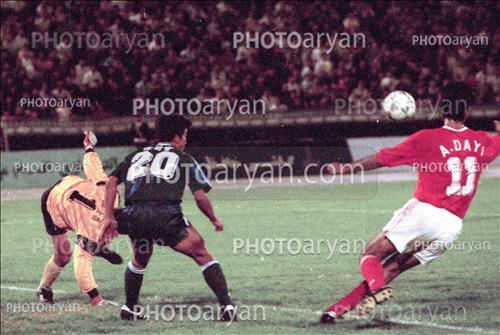 <span style='background: #33747a;font-weight: 300;font-size: 10px;box-shadow: 2px 3px 5px black;border-radius: 2px;margin: 2px;color: #fff;padding: 2px 5px;font - size: 10px;line - height: 22px; '>علی دایی  Ali Daei</span> 