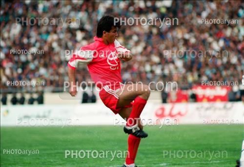 <span style='background: #33747a;font-weight: 300;font-size: 10px;box-shadow: 2px 3px 5px black;border-radius: 2px;margin: 2px;color: #fff;padding: 2px 5px;font - size: 10px;line - height: 22px; '>حمید استیلی</span> 