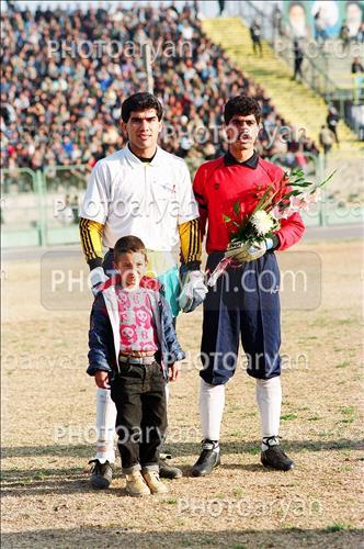 <span style='background: #33747a;font-weight: 300;font-size: 10px;box-shadow: 2px 3px 5px black;border-radius: 2px;margin: 2px;color: #fff;padding: 2px 5px;font - size: 10px;line - height: 22px; '>احمدرضا عابدزاده Ahmad Reza Abedzadeh</span> 