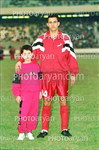 <span style='background: #33747a;box-shadow: 2px 3px 5px black;font-weight: 300;font-size: 10px;border-radius: 2px;margin: 2px;color: #fff;padding: 2px 5px;font - size: 10px;line - height: 22px; '>نجم الدین بخشی</span> 