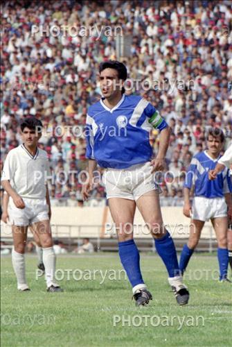 <span style='background: #33747a;font-weight: 300;font-size: 10px;box-shadow: 2px 3px 5px black;border-radius: 2px;margin: 2px;color: #fff;padding: 2px 5px;font - size: 10px;line - height: 22px; '>شاهین بیانی</span> 