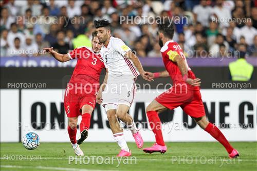 <span style='background: #33747a;font-weight: 300;font-size: 10px;box-shadow: 2px 3px 5px black;border-radius: 2px;margin: 2px;color: #fff;padding: 2px 5px;font - size: 10px;line - height: 22px; '>مهدی طارمی</span> 