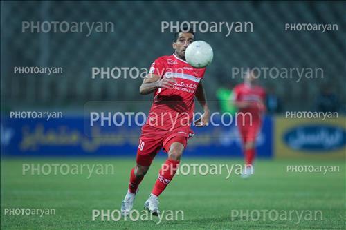 <span style='background: #33747a;font-weight: 300;font-size: 10px;box-shadow: 2px 3px 5px black;border-radius: 2px;margin: 2px;color: #fff;padding: 2px 5px;font - size: 10px;line - height: 22px; '>وحید امیری</span> 