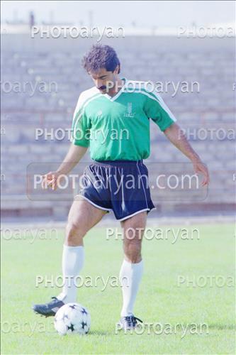 <span style='background: #33747a;box-shadow: 2px 3px 5px black;font-weight: 300;font-size: 10px;border-radius: 2px;margin: 2px;color: #fff;padding: 2px 5px;font - size: 10px;line - height: 22px; '>سید علی افتخاری</span> 