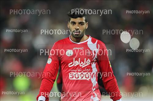 <span style='background: #33747a;font-weight: 300;font-size: 10px;box-shadow: 2px 3px 5px black;border-radius: 2px;margin: 2px;color: #fff;padding: 2px 5px;font - size: 10px;line - height: 22px; '>مهدی طارمی</span> 