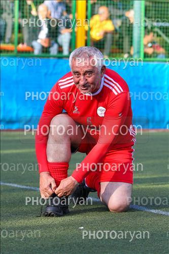 <span style='background: #33747a;box-shadow: 2px 3px 5px black;font-weight: 300;font-size: 10px;border-radius: 2px;margin: 2px;color: #fff;padding: 2px 5px;font - size: 10px;line - height: 22px; '>مهدی مناجاتی</span> 