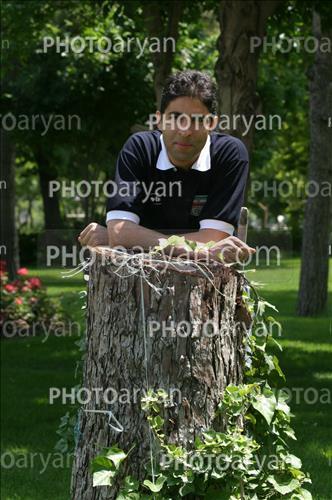 <span style='background: #33747a;font-weight: 300;font-size: 10px;box-shadow: 2px 3px 5px black;border-radius: 2px;margin: 2px;color: #fff;padding: 2px 5px;font - size: 10px;line - height: 22px; '>وحید هاشمیان</span> 