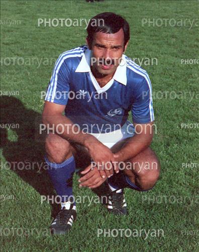 <span style='background: #33747a;box-shadow: 2px 3px 5px black;font-weight: 300;font-size: 10px;border-radius: 2px;margin: 2px;color: #fff;padding: 2px 5px;font - size: 10px;line - height: 22px; '>پرویز مظلومی</span> 