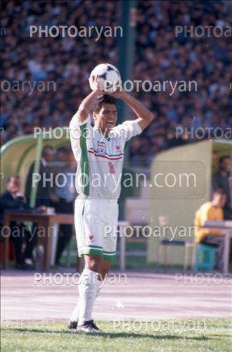 <span style='background: #33747a;box-shadow: 2px 3px 5px black;font-weight: 300;font-size: 10px;border-radius: 2px;margin: 2px;color: #fff;padding: 2px 5px;font - size: 10px;line - height: 22px; '>ستار همدانی</span> 