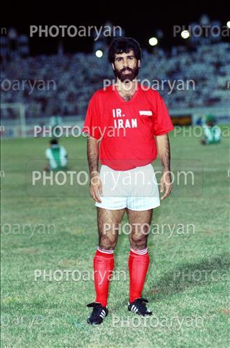 <span style='background: #33747a;font-weight: 300;font-size: 10px;box-shadow: 2px 3px 5px black;border-radius: 2px;margin: 2px;color: #fff;padding: 2px 5px;font - size: 10px;line - height: 22px; '>شاهرخ بیانی</span> 