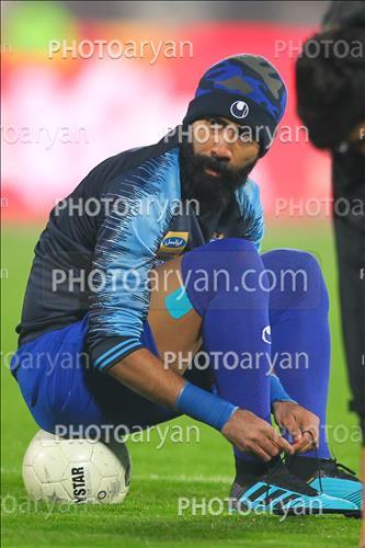 <span style='background: #33747a;box-shadow: 2px 3px 5px black;font-weight: 300;font-size: 10px;border-radius: 2px;margin: 2px;color: #fff;padding: 2px 5px;font - size: 10px;line - height: 22px; '>فرشید باقری</span> 