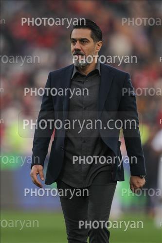 <span style='background: #33747a;font-weight: 300;font-size: 10px;box-shadow: 2px 3px 5px black;border-radius: 2px;margin: 2px;color: #fff;padding: 2px 5px;font - size: 10px;line - height: 22px; '>افشین پیروانی</span> 