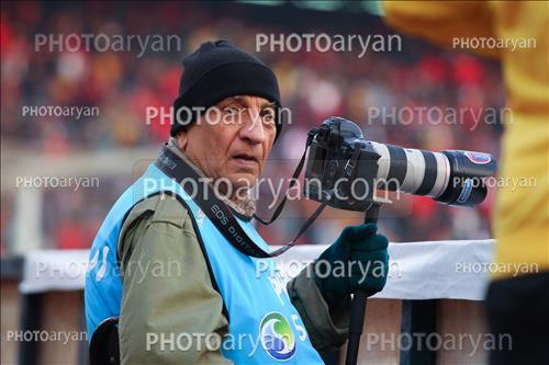 <span style='background: #33747a;font-weight: 300;font-size: 10px;box-shadow: 2px 3px 5px black;border-radius: 2px;margin: 2px;color: #fff;padding: 2px 5px;font - size: 10px;line - height: 22px; '>استاد جعفر تبریزی</span> 