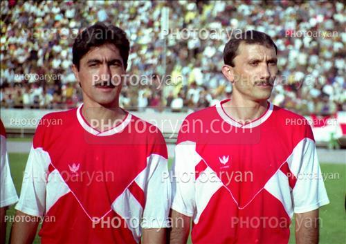 <span style='background: #33747a;box-shadow: 2px 3px 5px black;font-weight: 300;font-size: 10px;border-radius: 2px;margin: 2px;color: #fff;padding: 2px 5px;font - size: 10px;line - height: 22px; '>حمید درخشان</span> <span style='background: #33747a;box-shadow: 2px 3px 5px black;font-weight: 300;font-size: 10px;border-radius: 2px;margin: 2px;color: #fff;padding: 2px 5px;font - size: 10px;line - height: 22px; '>ناصر محمدخانی</span> 