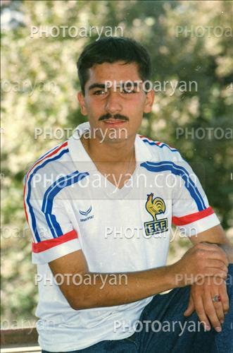 <span style='background: #33747a;font-weight: 300;font-size: 10px;box-shadow: 2px 3px 5px black;border-radius: 2px;margin: 2px;color: #fff;padding: 2px 5px;font - size: 10px;line - height: 22px; '>میرشاد ماجدی</span> 