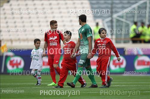 <span style='background: #33747a;font-weight: 300;font-size: 10px;box-shadow: 2px 3px 5px black;border-radius: 2px;margin: 2px;color: #fff;padding: 2px 5px;font - size: 10px;line - height: 22px; '>فرشاد احمدزاده</span> 