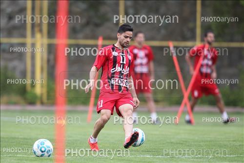 <span style='background: #33747a;font-weight: 300;font-size: 10px;box-shadow: 2px 3px 5px black;border-radius: 2px;margin: 2px;color: #fff;padding: 2px 5px;font - size: 10px;line - height: 22px; '>کمال کامیابی نیا</span> 