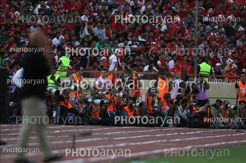 <span style='background: #33747a;box-shadow: 2px 3px 5px black;font-weight: 300;font-size: 10px;border-radius: 2px;margin: 2px;color: #fff;padding: 2px 5px;font - size: 10px;line - height: 22px; '>عکاسان</span> 