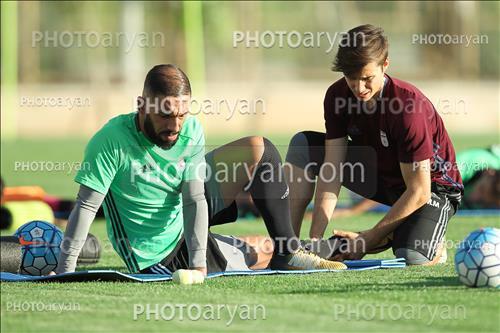 <span style='background: #33747a;font-weight: 300;font-size: 10px;box-shadow: 2px 3px 5px black;border-radius: 2px;margin: 2px;color: #fff;padding: 2px 5px;font - size: 10px;line - height: 22px; '>اشکان دژاگه</span> 