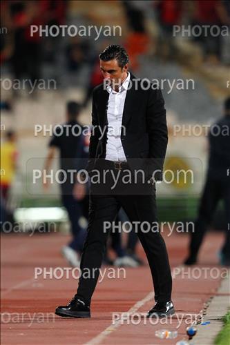 <span style='background: #33747a;box-shadow: 2px 3px 5px black;font-weight: 300;font-size: 10px;border-radius: 2px;margin: 2px;color: #fff;padding: 2px 5px;font - size: 10px;line - height: 22px; '>سید مهدی رحمتی</span> 