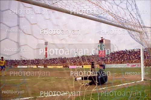 <span style='background: #33747a;box-shadow: 2px 3px 5px black;font-weight: 300;font-size: 10px;border-radius: 2px;margin: 2px;color: #fff;padding: 2px 5px;font - size: 10px;line - height: 22px; '>بهزاد غلامپور</span> 