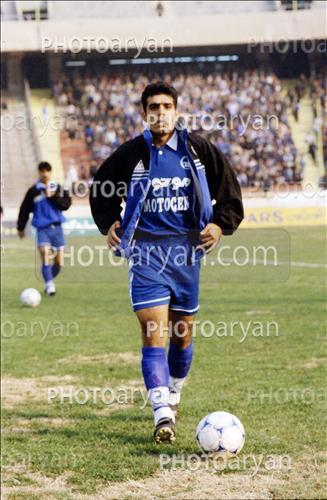 <span style='background: #33747a;box-shadow: 2px 3px 5px black;font-weight: 300;font-size: 10px;border-radius: 2px;margin: 2px;color: #fff;padding: 2px 5px;font - size: 10px;line - height: 22px; '>کوروش بختیاری زاده</span> 