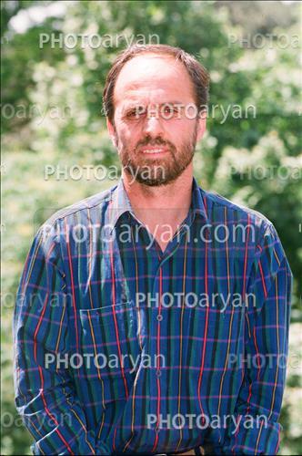 <span style='background: #33747a;box-shadow: 2px 3px 5px black;font-weight: 300;font-size: 10px;border-radius: 2px;margin: 2px;color: #fff;padding: 2px 5px;font - size: 10px;line - height: 22px; '>محمود خوردبین</span> 