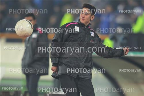 <span style='background: #33747a;box-shadow: 2px 3px 5px black;font-weight: 300;font-size: 10px;border-radius: 2px;margin: 2px;color: #fff;padding: 2px 5px;font - size: 10px;line - height: 22px; '>توپ جمع کن</span> 