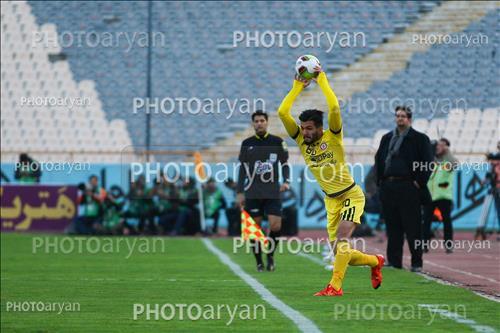 <span style='background: #33747a;box-shadow: 2px 3px 5px black;font-weight: 300;font-size: 10px;border-radius: 2px;margin: 2px;color: #fff;padding: 2px 5px;font - size: 10px;line - height: 22px; '>حامد آقایی</span> 