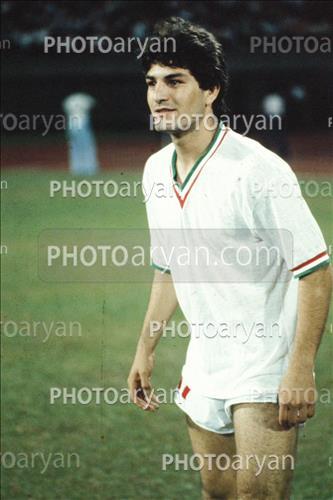 <span style='background: #33747a;box-shadow: 2px 3px 5px black;font-weight: 300;font-size: 10px;border-radius: 2px;margin: 2px;color: #fff;padding: 2px 5px;font - size: 10px;line - height: 22px; '>رضا نعلچگر</span> 