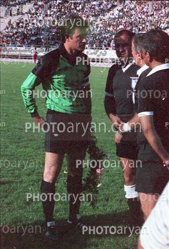 <span style='background: #33747a;box-shadow: 2px 3px 5px black;font-weight: 300;font-size: 10px;border-radius: 2px;margin: 2px;color: #fff;padding: 2px 5px;font - size: 10px;line - height: 22px; '>ناصر حجازی</span> 