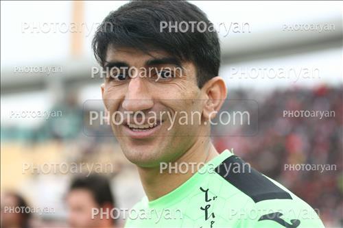 <span style='background: #33747a;font-weight: 300;font-size: 10px;box-shadow: 2px 3px 5px black;border-radius: 2px;margin: 2px;color: #fff;padding: 2px 5px;font - size: 10px;line - height: 22px; '>علیرضا بیرانوند</span> 