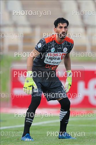 <span style='background: #33747a;box-shadow: 2px 3px 5px black;font-weight: 300;font-size: 10px;border-radius: 2px;margin: 2px;color: #fff;padding: 2px 5px;font - size: 10px;line - height: 22px; '>کوروش ملکی</span> 