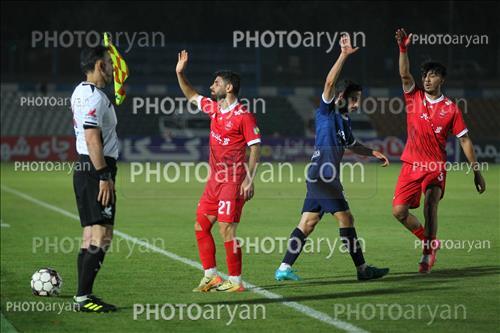 <span style='background: #33747a;font-weight: 300;font-size: 10px;box-shadow: 2px 3px 5px black;border-radius: 2px;margin: 2px;color: #fff;padding: 2px 5px;font - size: 10px;line - height: 22px; '>محمد عمری</span> 