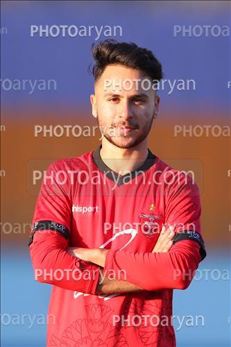 <span style='background: #33747a;font-weight: 300;font-size: 10px;box-shadow: 2px 3px 5px black;border-radius: 2px;margin: 2px;color: #fff;padding: 2px 5px;font - size: 10px;line - height: 22px; '>امیر نوری</span> 