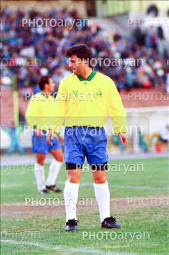 <span style='background: #33747a;box-shadow: 2px 3px 5px black;font-weight: 300;font-size: 10px;border-radius: 2px;margin: 2px;color: #fff;padding: 2px 5px;font - size: 10px;line - height: 22px; '>مسعود استیلی</span> 