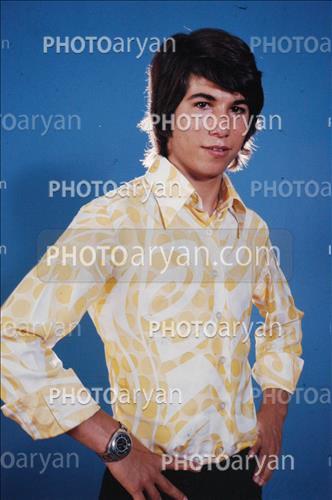 <span style='background: #33747a;box-shadow: 2px 3px 5px black;font-weight: 300;font-size: 10px;border-radius: 2px;margin: 2px;color: #fff;padding: 2px 5px;font - size: 10px;line - height: 22px; '>هادی نراقی</span> 