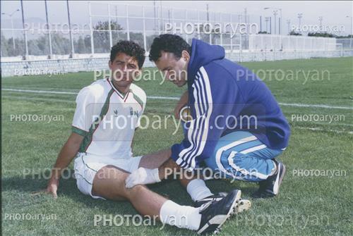 <span style='background: #33747a;box-shadow: 2px 3px 5px black;font-weight: 300;font-size: 10px;border-radius: 2px;margin: 2px;color: #fff;padding: 2px 5px;font - size: 10px;line - height: 22px; '>پرویز برومند</span> 