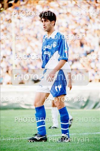 <span style='background: #33747a;box-shadow: 2px 3px 5px black;font-weight: 300;font-size: 10px;border-radius: 2px;margin: 2px;color: #fff;padding: 2px 5px;font - size: 10px;line - height: 22px; '>محمدرضا مهدوی</span> 