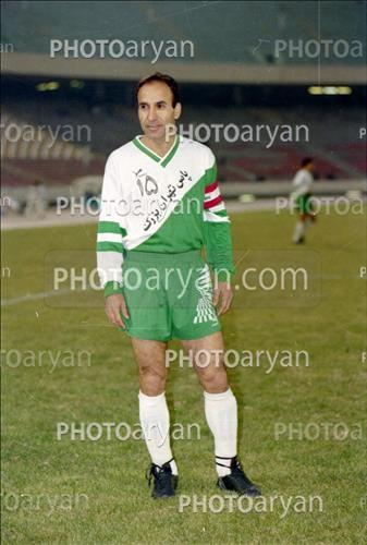 <span style='background: #33747a;font-weight: 300;font-size: 10px;box-shadow: 2px 3px 5px black;border-radius: 2px;margin: 2px;color: #fff;padding: 2px 5px;font - size: 10px;line - height: 22px; '>ابراهیم قاسمپور</span> 